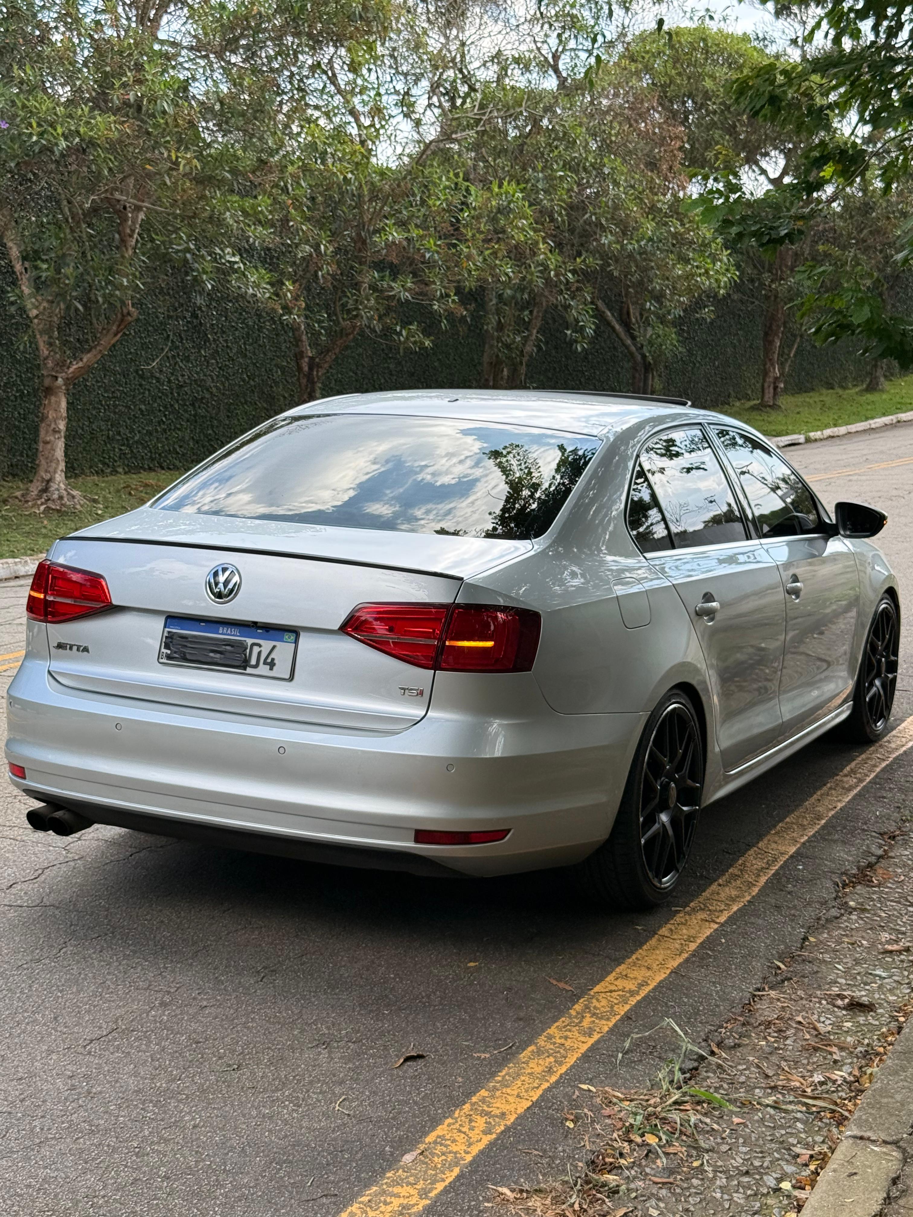Jetta TSI - Traseira com luzes
